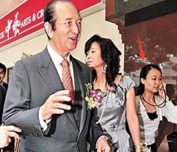 Zheng Yongshi's counterattack to become the fifth concubine of the gambling king_Zheng Yongshi got married_The legendary love story of gambling king Stanley Ho and his caregiver Zheng Yongshi