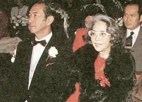 Cheng Yongshi got married_Zheng Yongshi's counterattack to become the fifth concubine of the gambling king_The legendary love story of gambling king Stanley Ho and his caregiver Zheng Yongshi