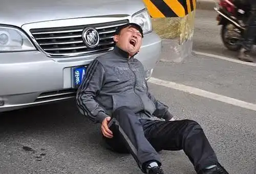 A Female Driver Accidentally Stepped On The Accelerator And Was Run Over By A Gangster. How Should The Responsibility Be Determined?-Lijin Finance