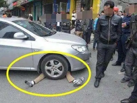 Car repair and maintenance_The Pengci Party met a female driver_The Pengci Party responsibilities were divided