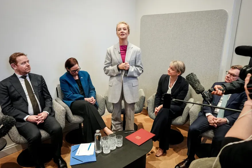 The cause of death of 11 people who died in the Shenmu County mining disaster was exposed __ Zhang Liangying appeared for the first time after her new love relationship was exposed