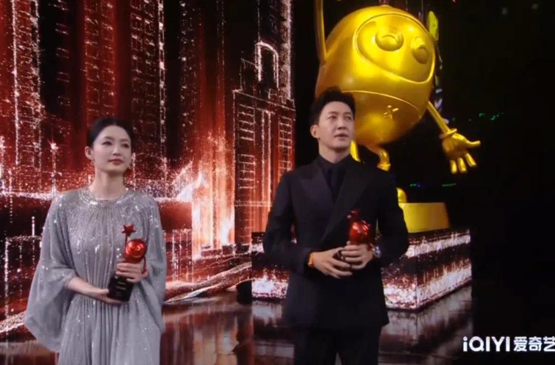 Fans pitting idols at the crematorium_Idols chasing fans at the crematorium