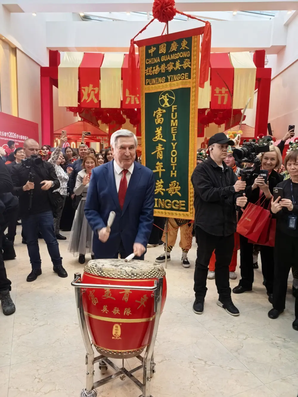 The tractor always jumps at a slow speed_The dj song that the heat wave loves to fight_The tractor always jumps at a slow speed