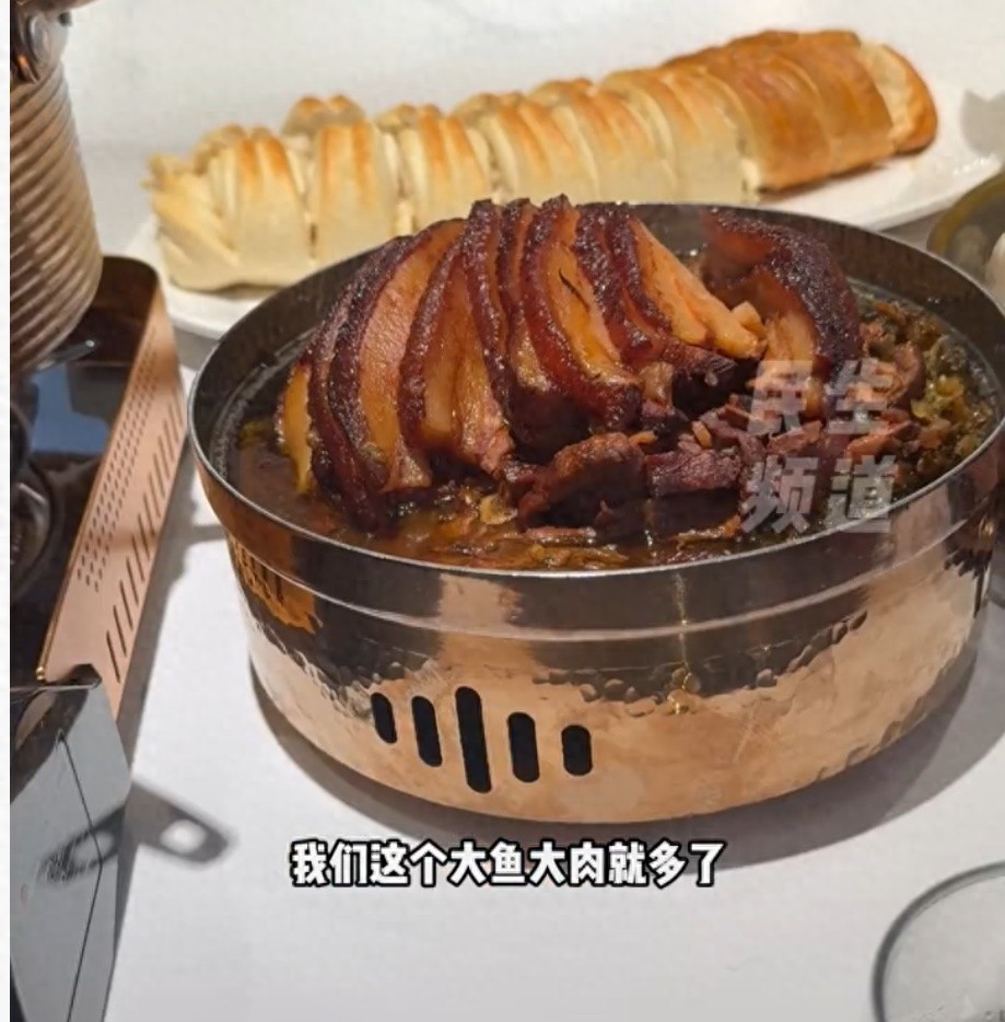 There Are Many Delicacies During The Spring Festival. Stay Away From High-salt, High-sugar And High-fat Snacks And Eat Healthily.-Lijin Finance