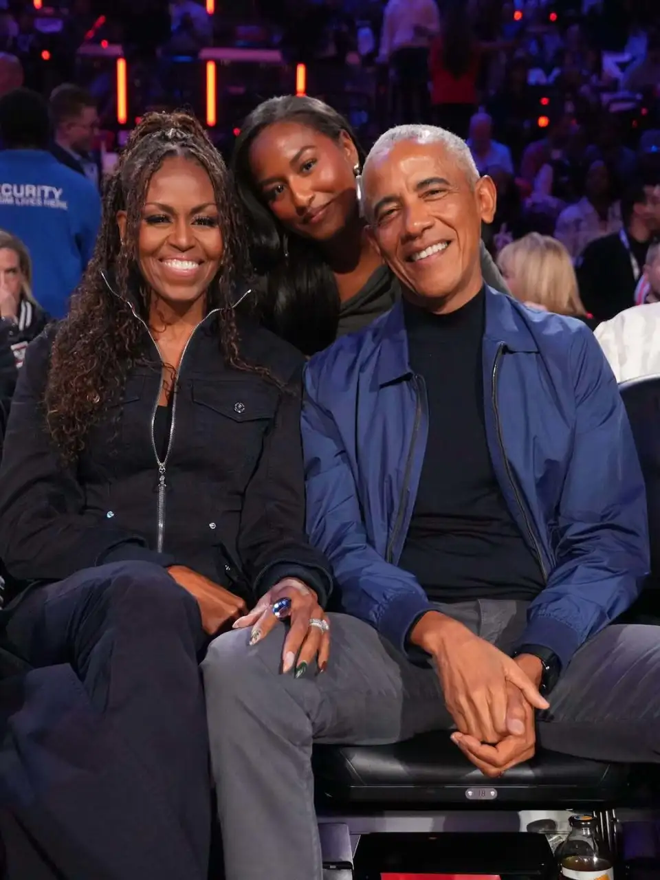 Obama's wife is jealous_Obama's first love girlfriend_