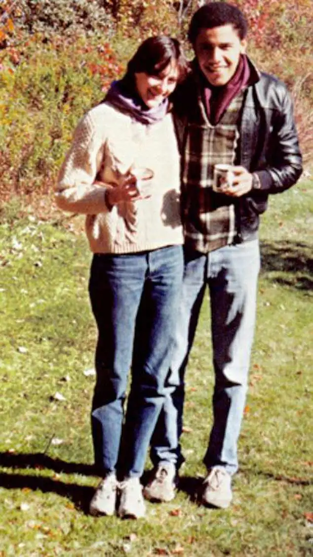 Obama's wife is jealous_Obama's first love girlfriend_