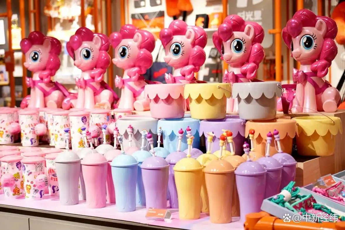 "The Wandering Earth 3" Shen Teng's style was exposed for the first time_Romance promised to movie fans a year in advance_Wanda Movie The Wandering Earth 3 New Year Charity Poster