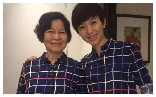 Ouyang Xiadan's CCTV hosting career_Ouyang Xiadan playing video