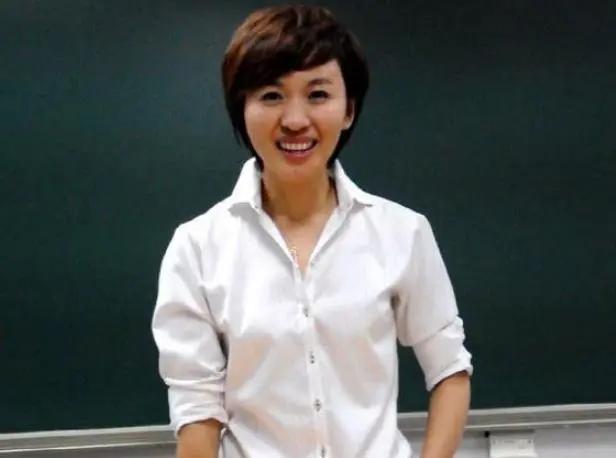 Ouyang Xiadan's CCTV hosting career_Ouyang Xiadan playing video