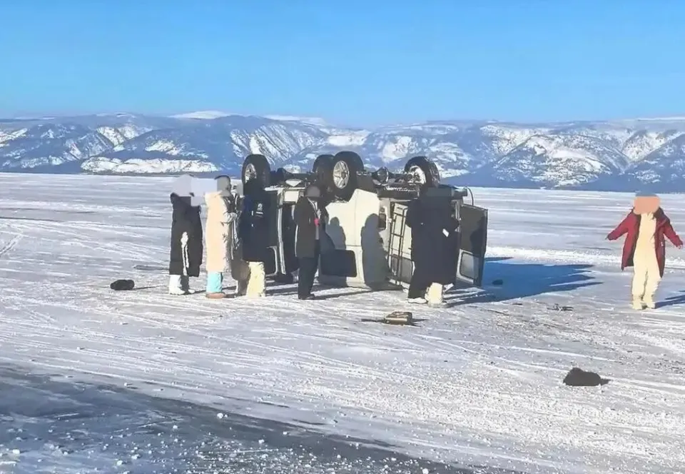 A Vehicle Carrying Eight Chinese Tourists Fell Into The Lake In Lake Baikal, Russia. Seven People Drowned And One Person Escaped.-Lijin Finance