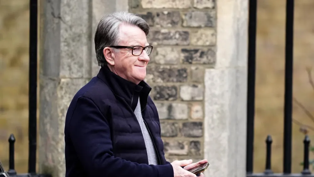 The British Prime Minister tearfully apologized! Mandelson, a close confidant, concealed his relationship with Epstein, causing him to neglect his employment__The British Prime Minister tearfully apologized! Confidant Mandelson concealed his relationship with Epstein, causing him to neglect his employment