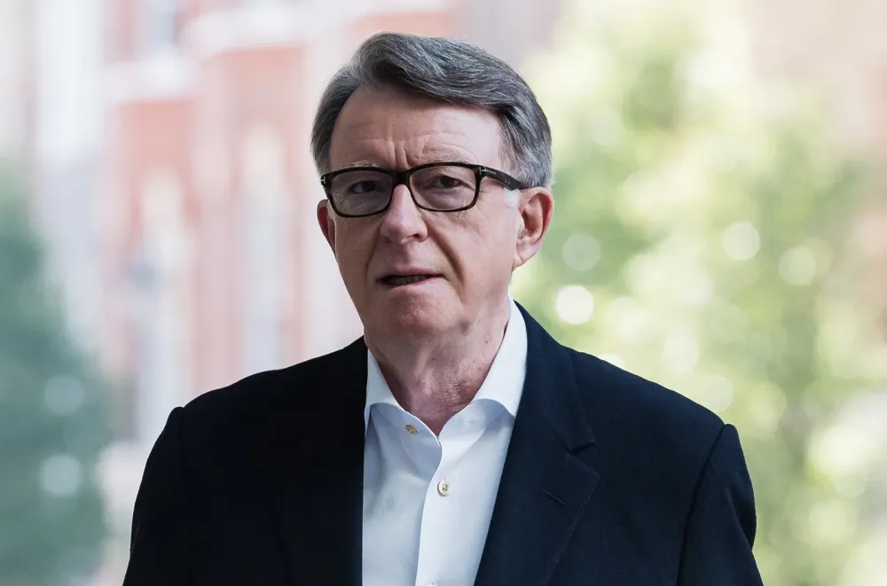 British Prime Minister Tearfully Apologizes! Mandelson, a close confidant, concealed his relationship with Epstein, causing him to neglect his employment_The British Prime Minister tearfully apologized! Confidant Mandelson concealed his relationship with Epstein, causing him to neglect his employment_