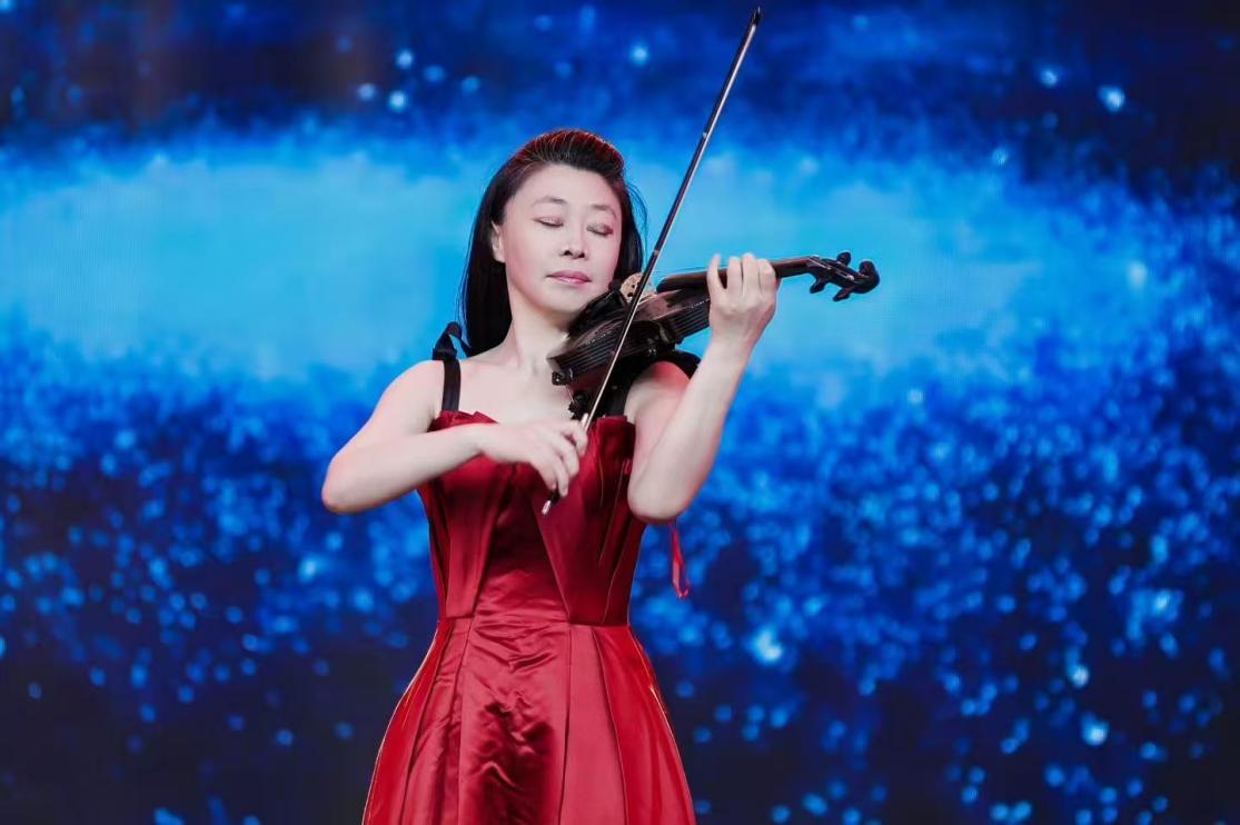 Qiji steps up the spring strings and sounds Yang Guo Lianlian's violin teaching method, teachers and students shine at the 2026 Dream-Building New Year Spring Festival Gala for the Year of the Horse__ Qiji steps up the spring strings and sounds Yang Guo Lianlian's violin teaching method shines at the 2026 Dream-Building Spring Festival Gala for the Year of the Horse