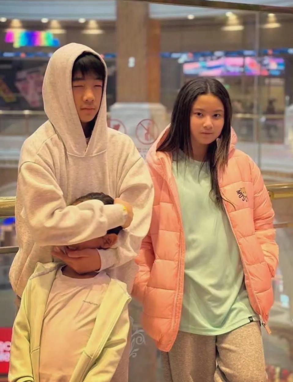 Good best friends talk about shopping __ Photos of best friends