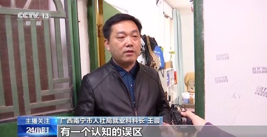 Live broadcasting and company visits help people find jobs "at their doorsteps", creating a "combination punch" __ Live broadcasts and company visits to help people find jobs "at home" are a "combination punch"