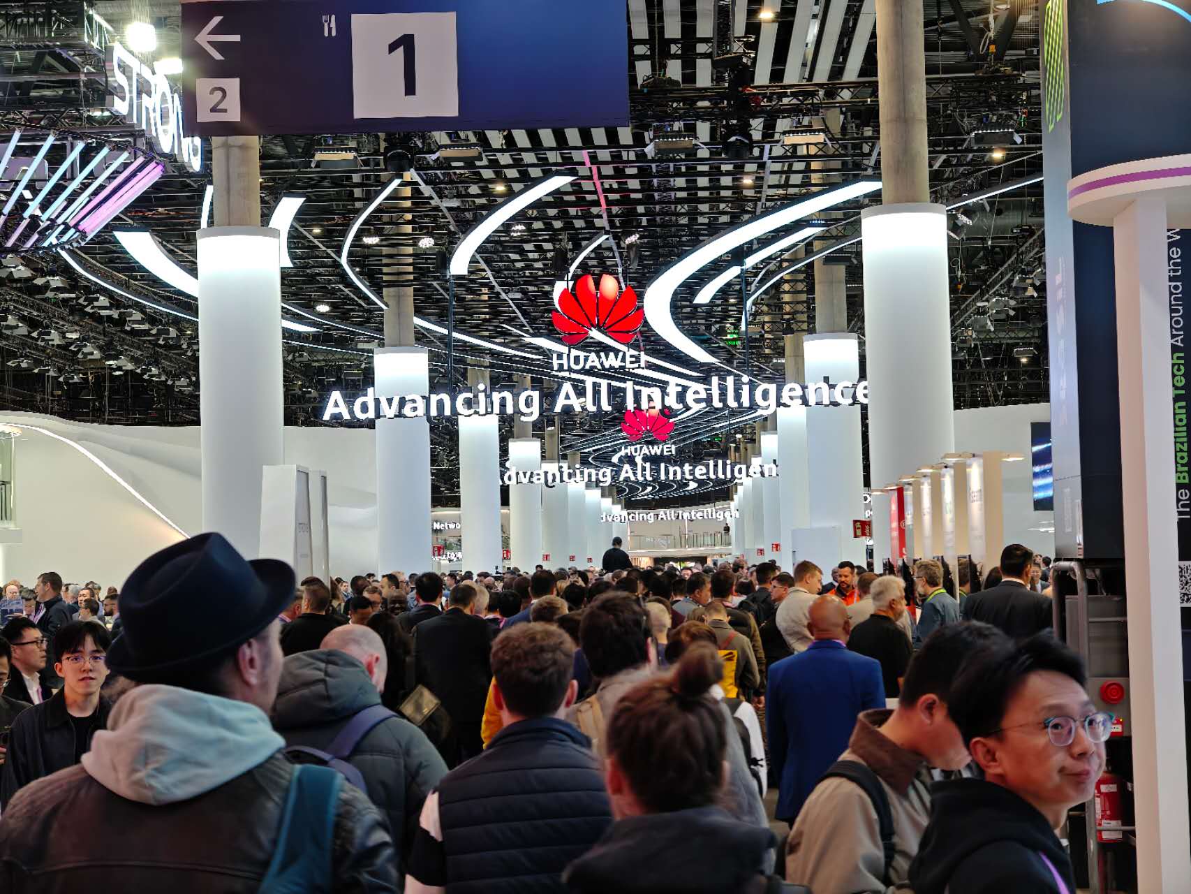 Huawei booth design concept__Huawei booth