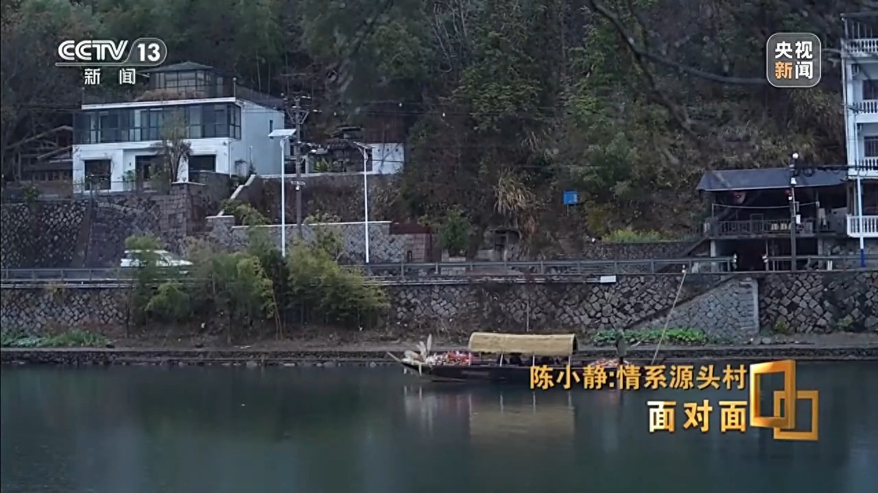 _Face-to-face丨Big hands holding small hands, getting rich first and then getting rich. She said, "Let the people sit at the door of their homes and they will make money." She said, "Let the people sit in front of their homes and make money."