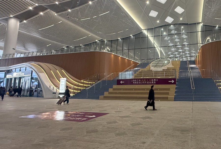 What does the entrance to the station mean_Passengers enter the station_