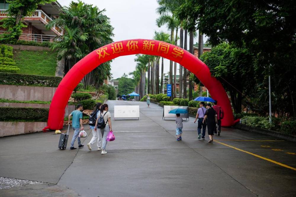 Guangdong University of Finance and Economics freshmen registration process_Guangdong Finance University 2023 freshmen orientation_Guangdong Finance University dormitory pictures