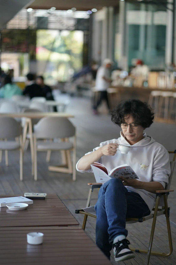 Financial reporter Li Xiang_Li Xiang's role as business observer, financial media person's transformation, video program observer Li Xiang's in-depth interpretation of the content of the Torrent Times program