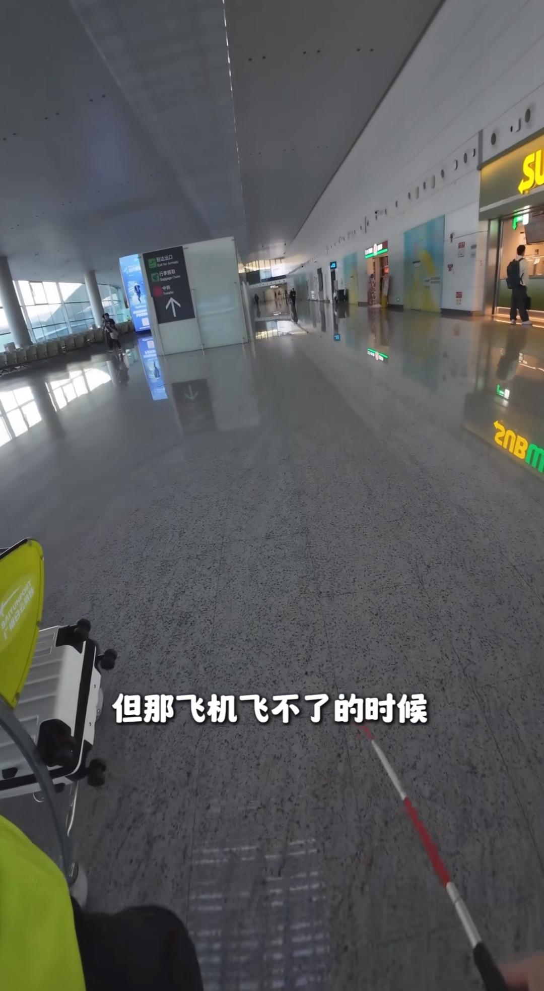 Post-00 primary school girls show off their wealth_Post-00 girls’ bathroom_