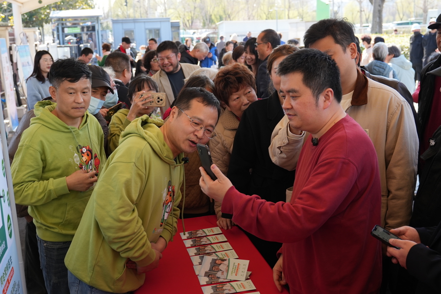 _Minsheng Minsheng Easy Loan Safe_Chaoyang Minsheng Party Organization Serves Minsheng Building