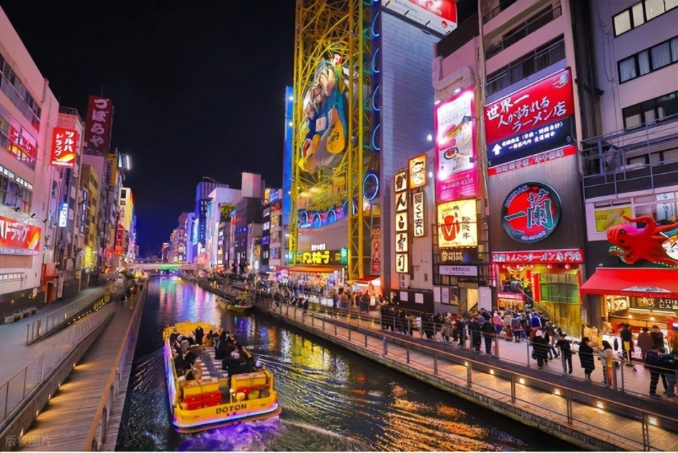 Misunderstood Japan: A dying empire or an invisible fortress? __Misunderstood Japan: A dying empire or an invisible fortress?