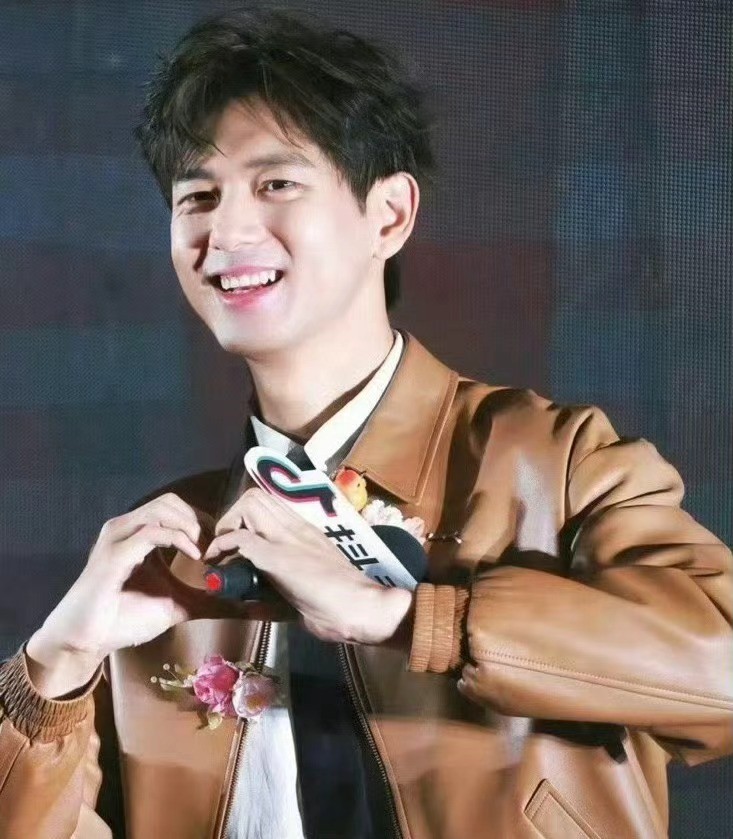 Li Xian and Yang Zi picture HD wallpaper_What is the reason for eating and pulling now_