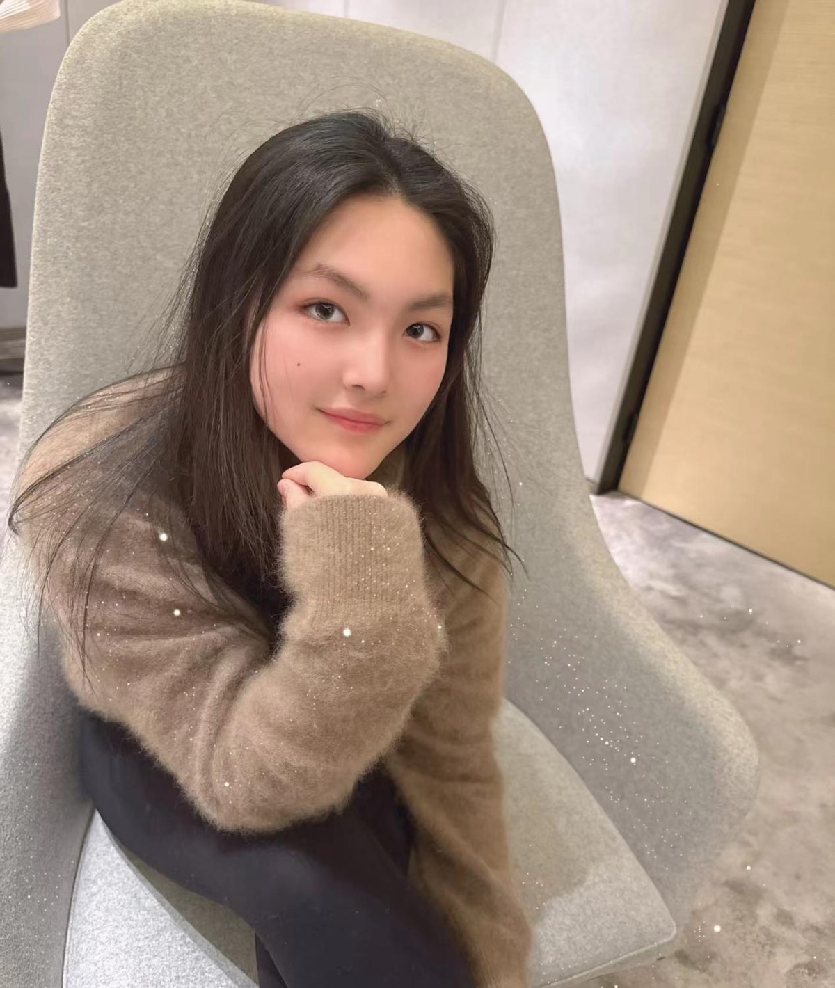 The inheritance is really good. The 18-year-old Huang Duoduo is dressed up and mature, and like her mother, she has been together for the rest of her life. The inheritance is really good. The 18-year-old Huang Duoduo has been dressed up and mature, and she has been separated for the rest of her life, just like her mother.