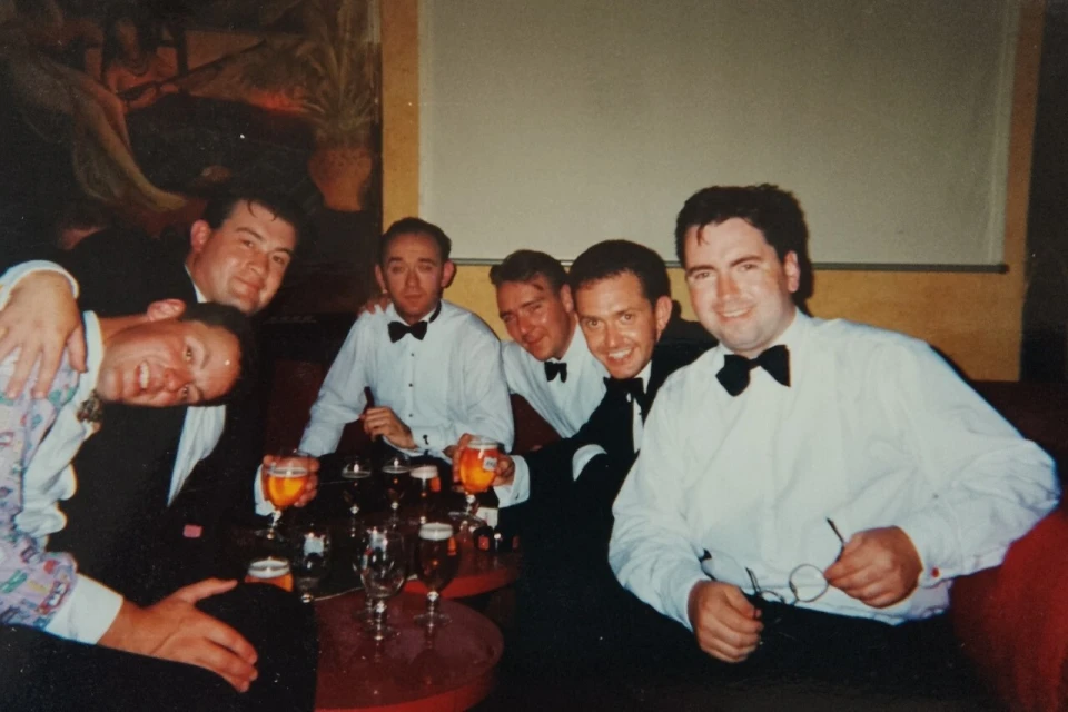 6个男人喝大后定下奇葩群规：从A到Z旅游，每年一次，现在终于走完了__6个男人喝大后定下奇葩群规：从A到Z旅游，每年一次，现在终于走完了