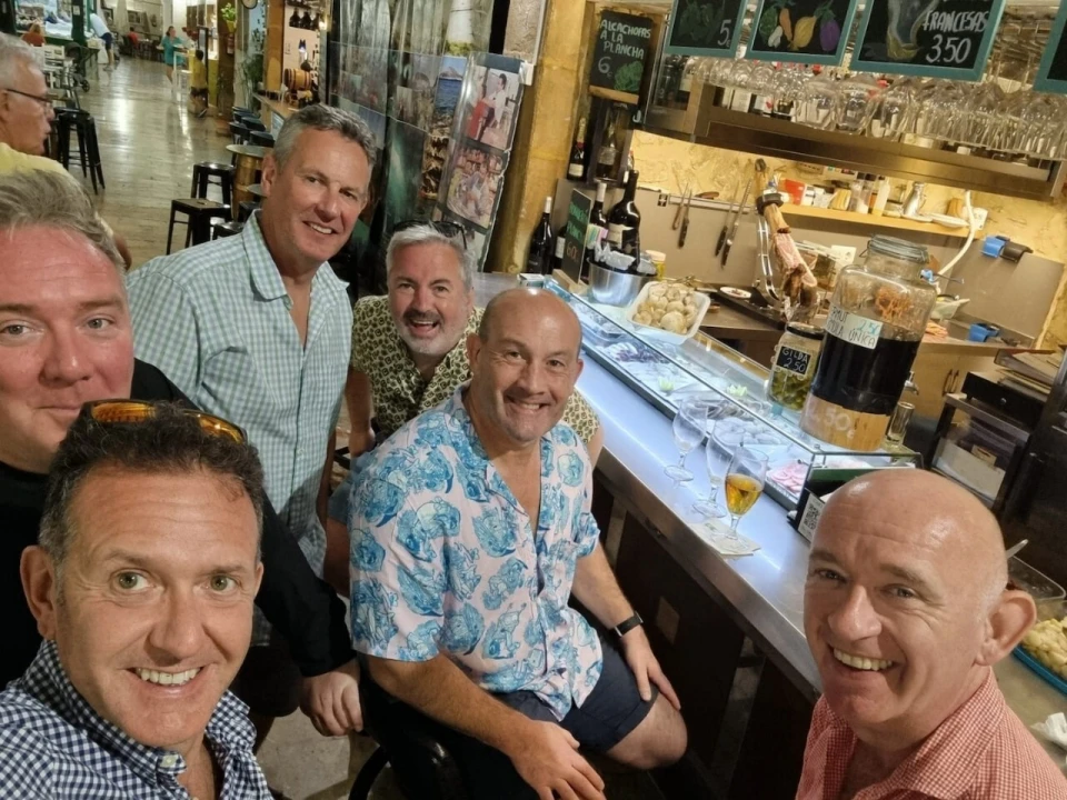 6个男人喝大后定下奇葩群规：从A到Z旅游，每年一次，现在终于走完了_6个男人喝大后定下奇葩群规：从A到Z旅游，每年一次，现在终于走完了_