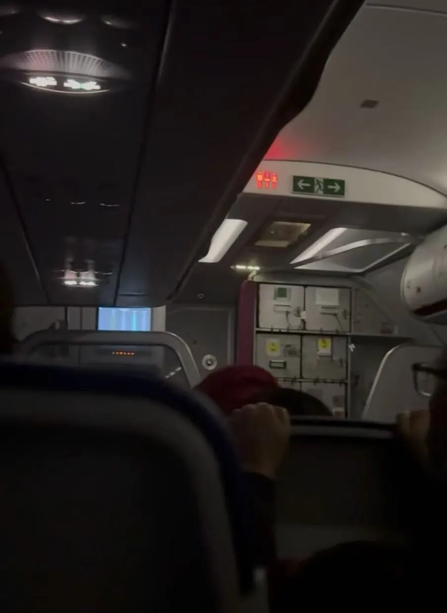 浦东机场查抵达航班_萧山机场今日抵达航班_