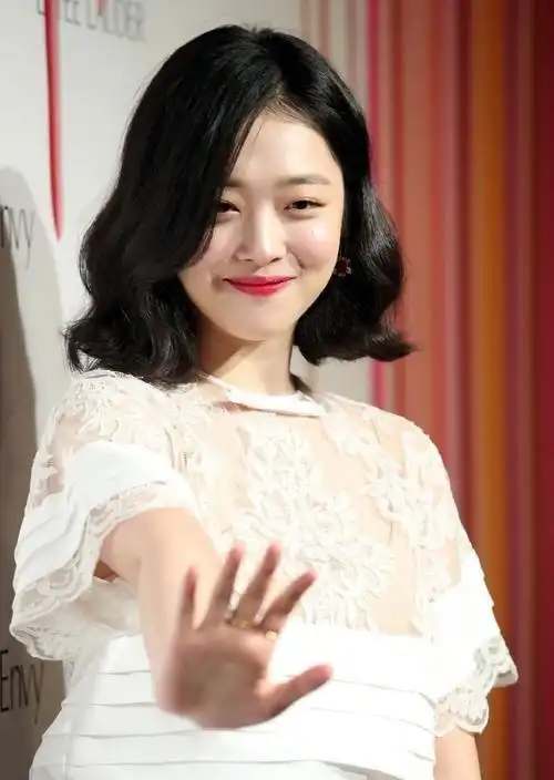 崔雪莉具荷拉金赛纶张紫妍_崔雪莉现在在哪个公司_韩国娱乐圈黑暗面