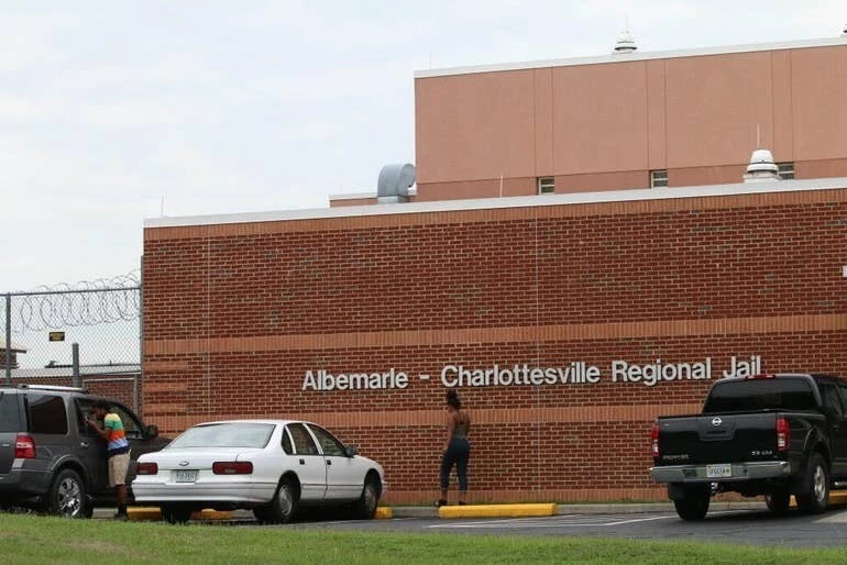 他连手脚都没有,却能拔枪杀人,开车逃跑?曾经天残励志主角,变杀人犯了__他连手脚都没有,却能拔枪杀人,开车逃跑?曾经天残励志主角,变杀人犯了