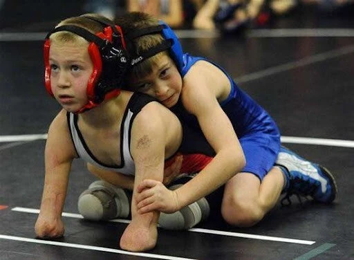 他连手脚都没有,却能拔枪杀人,开车逃跑?曾经天残励志主角,变杀人犯了__他连手脚都没有,却能拔枪杀人,开车逃跑?曾经天残励志主角,变杀人犯了