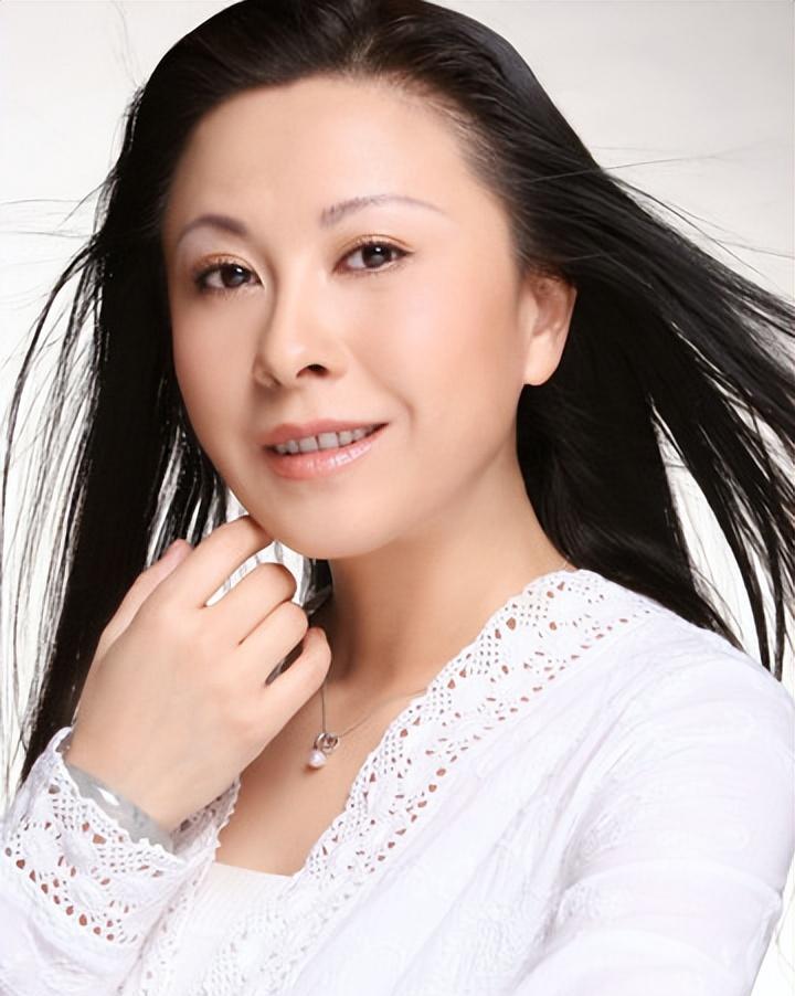 cctv2财经频道女主持人_春晚女主持人名单大全_历年春晚女主持人名单