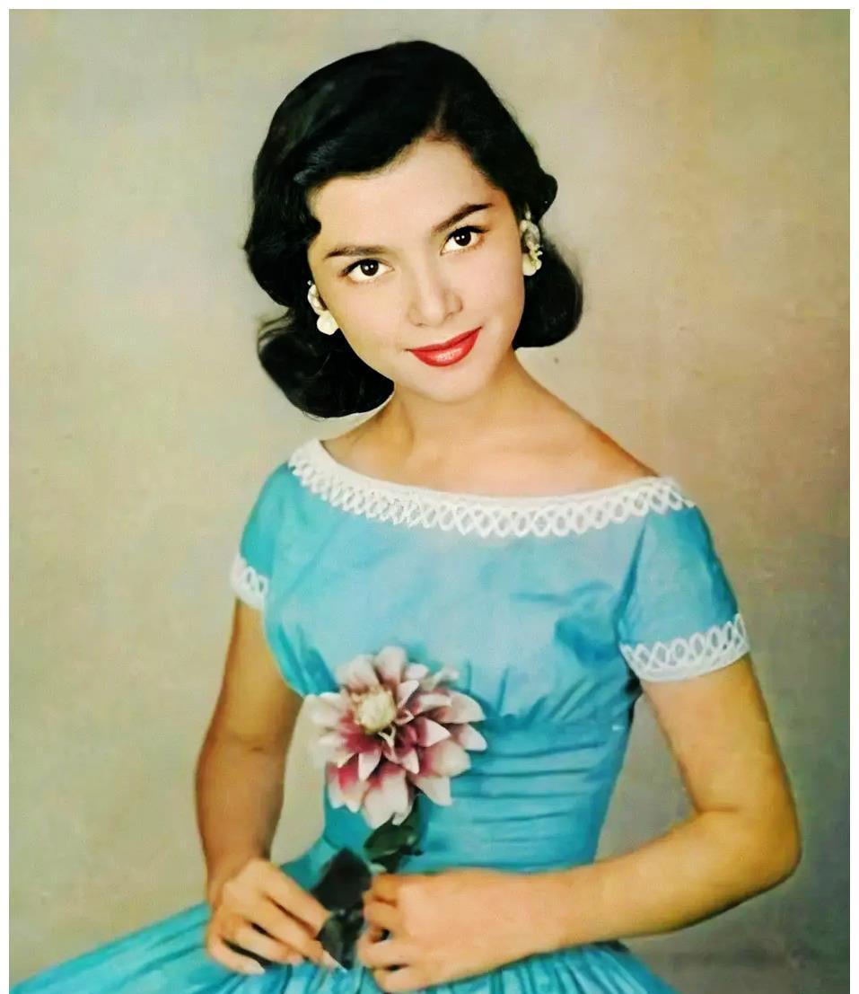 cctv2财经频道女主持人_历年春晚女主持人名单_春晚女主持人名单大全