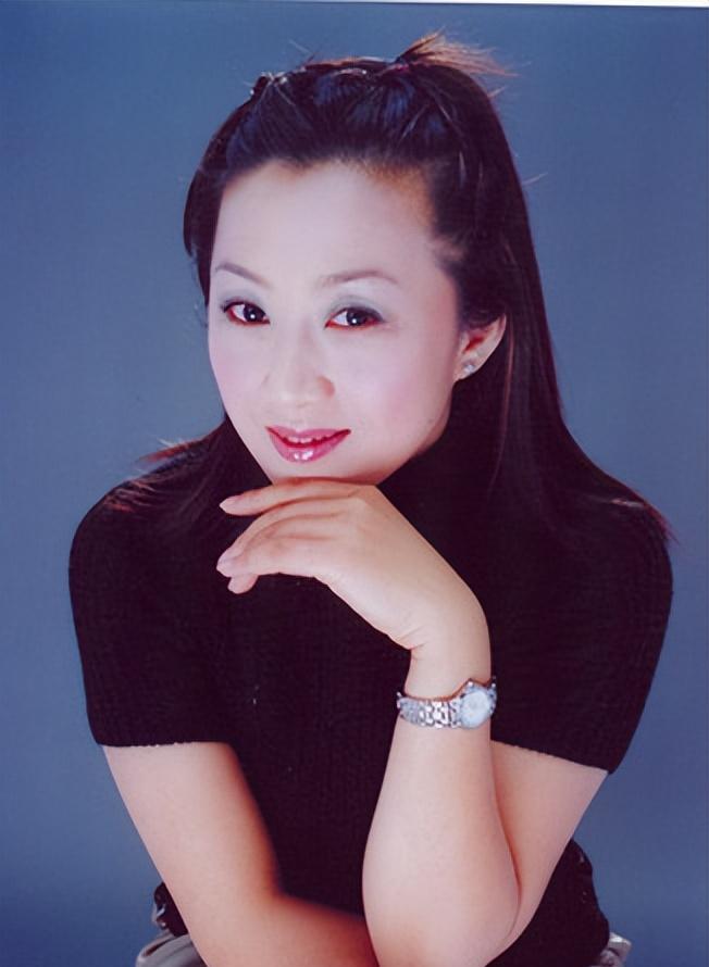 cctv2财经频道女主持人_春晚女主持人名单大全_历年春晚女主持人名单