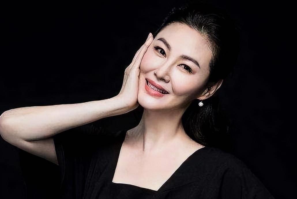 历年春晚女主持人名单_cctv2财经频道女主持人_春晚女主持人名单大全