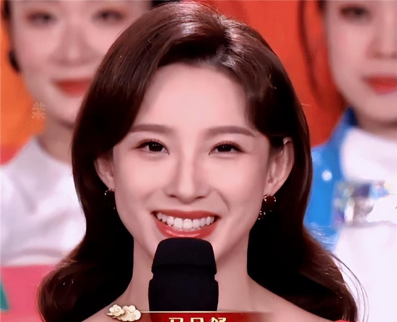 cctv2财经频道女主持人_历年春晚女主持人名单_春晚女主持人名单大全