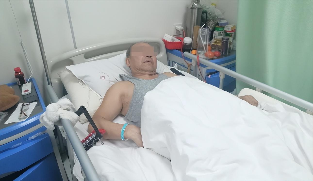 大爷受伤__大爷被打骨折