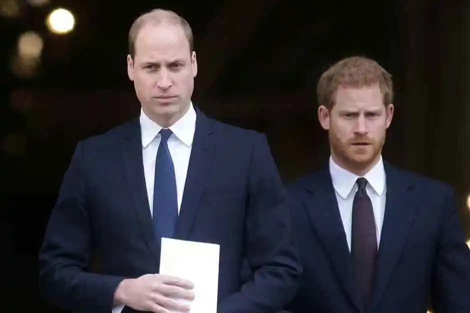 哈里被王室抛弃_哈里是女王的什么人_