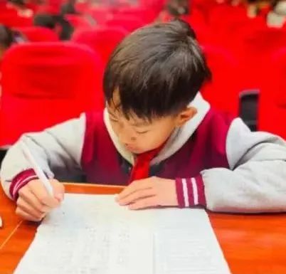 优秀校园新闻稿范文_校园新鲜事_精彩校园活动