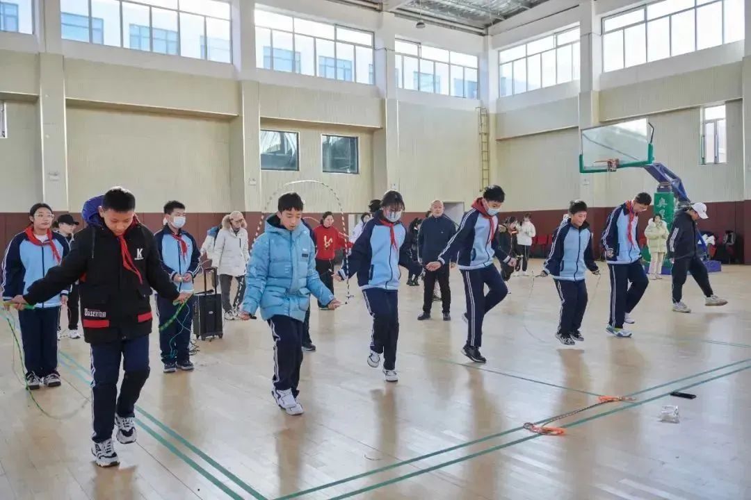 校园新鲜事_优秀校园新闻稿范文_精彩校园活动