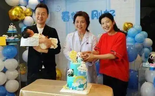 央视新闻联播主持人_新闻联播播音员名单_国脸历史变迁