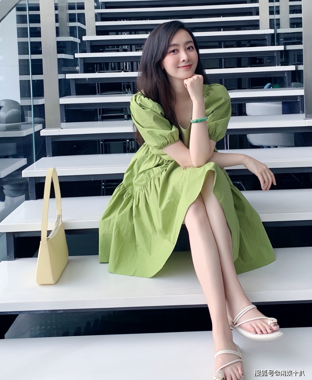 郭若天 央视美女主持人 主持经历_财经频道的某年轻女主持人