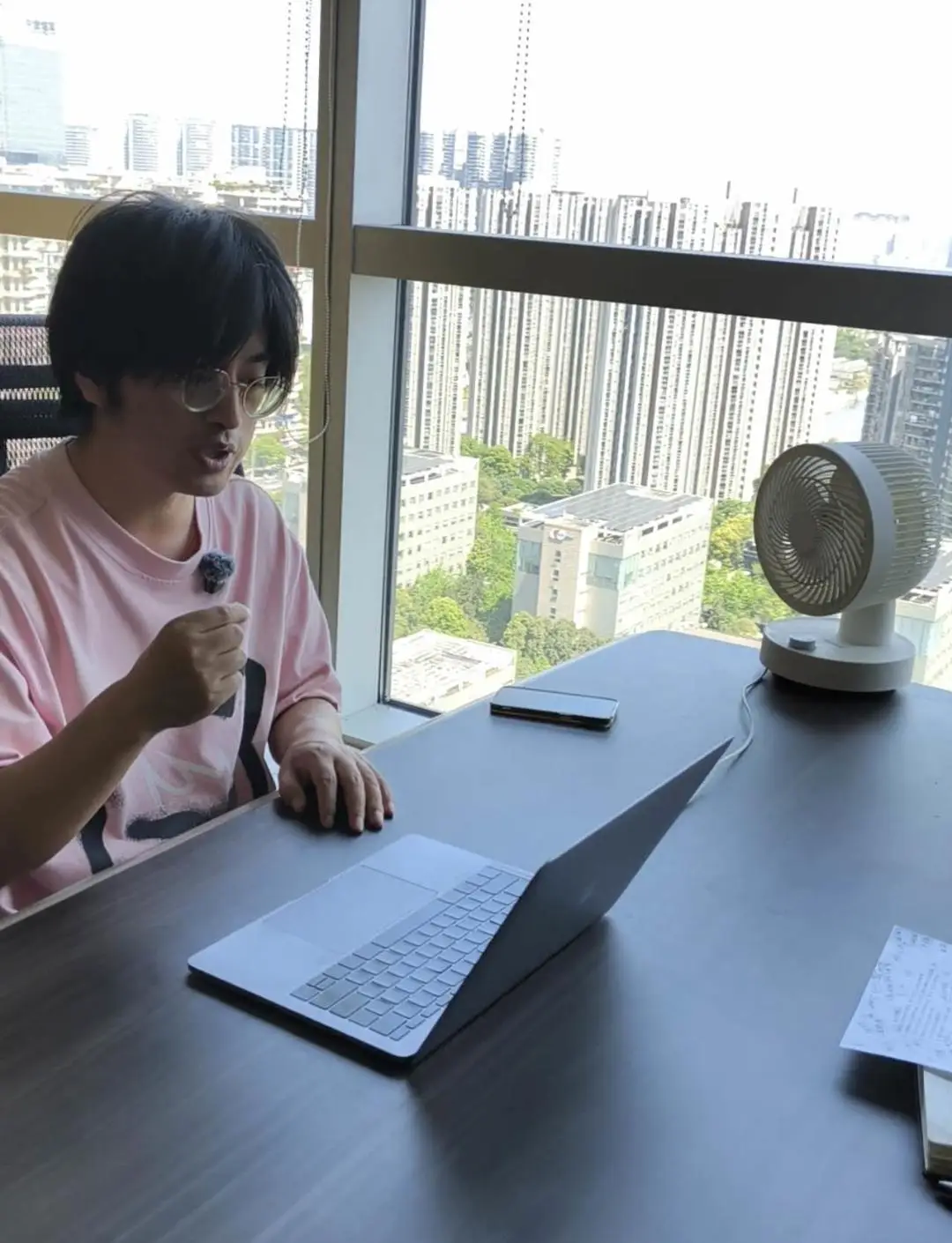 让AI给人类发工资 28岁小伙用AI创业拿下3000万元投资协议__让AI给人类发工资 28岁小伙用AI创业拿下3000万元投资协议