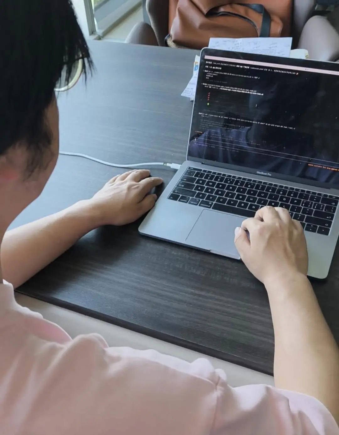 让AI给人类发工资 28岁小伙用AI创业拿下3000万元投资协议__让AI给人类发工资 28岁小伙用AI创业拿下3000万元投资协议