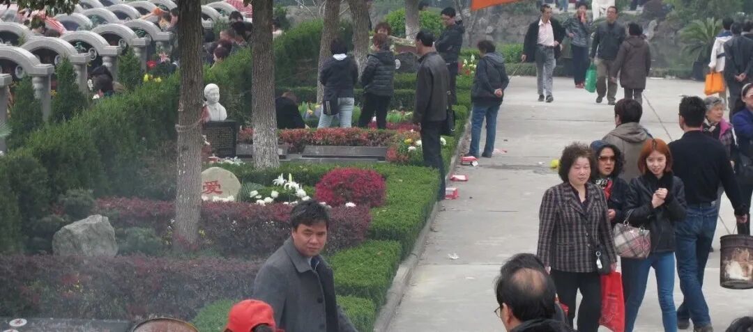 给曹操送布洛芬、埋奔驰“陪葬”：我们为何接受前者反感后者？__给曹操送布洛芬、埋奔驰“陪葬”：我们为何接受前者反感后者？