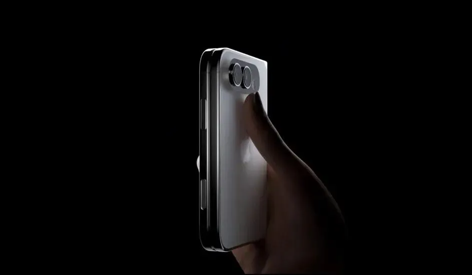 曝折叠屏iphone已在测试__折叠屏iphone